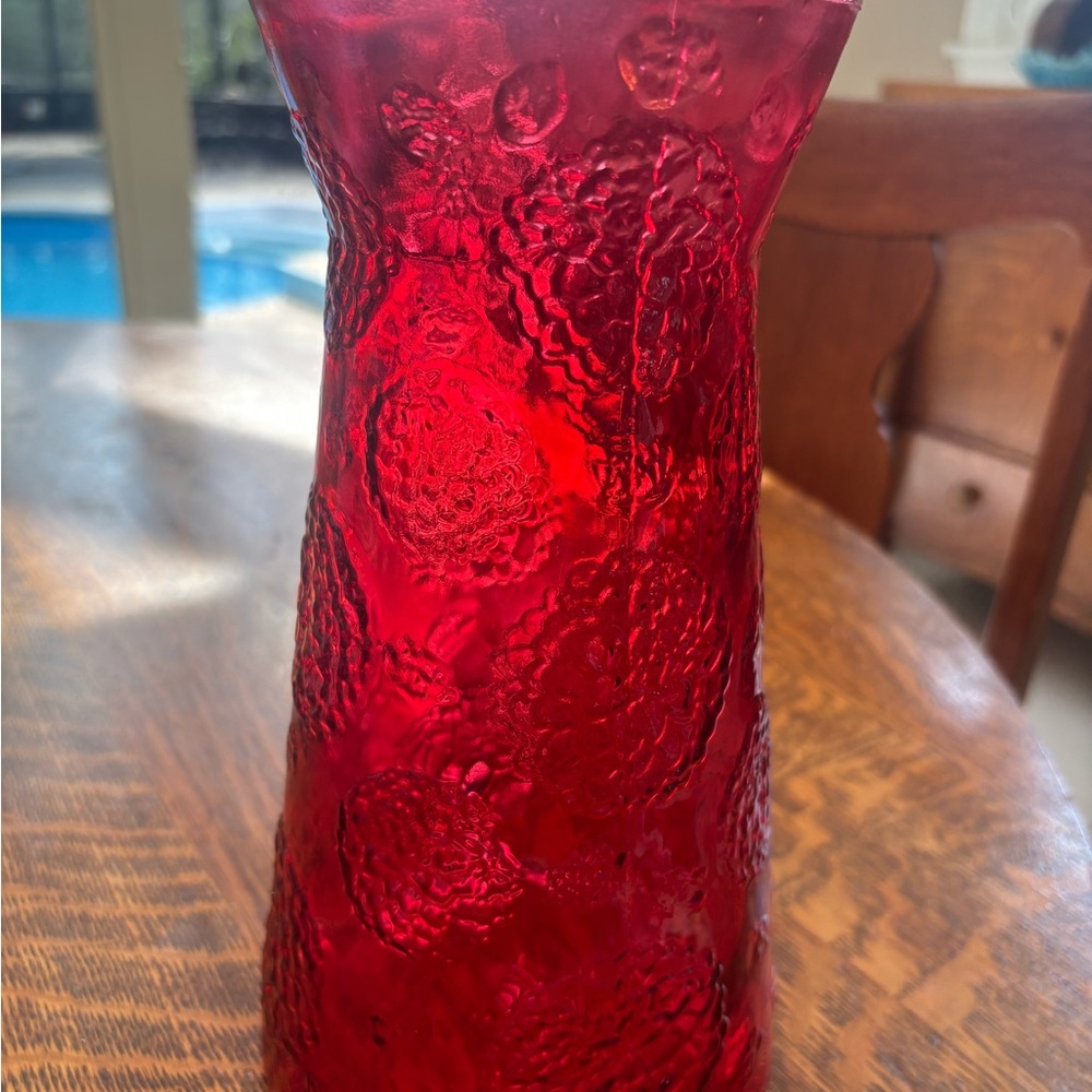 AEG Luxe Elegant Red Glass Vase - Picture 6 of 9